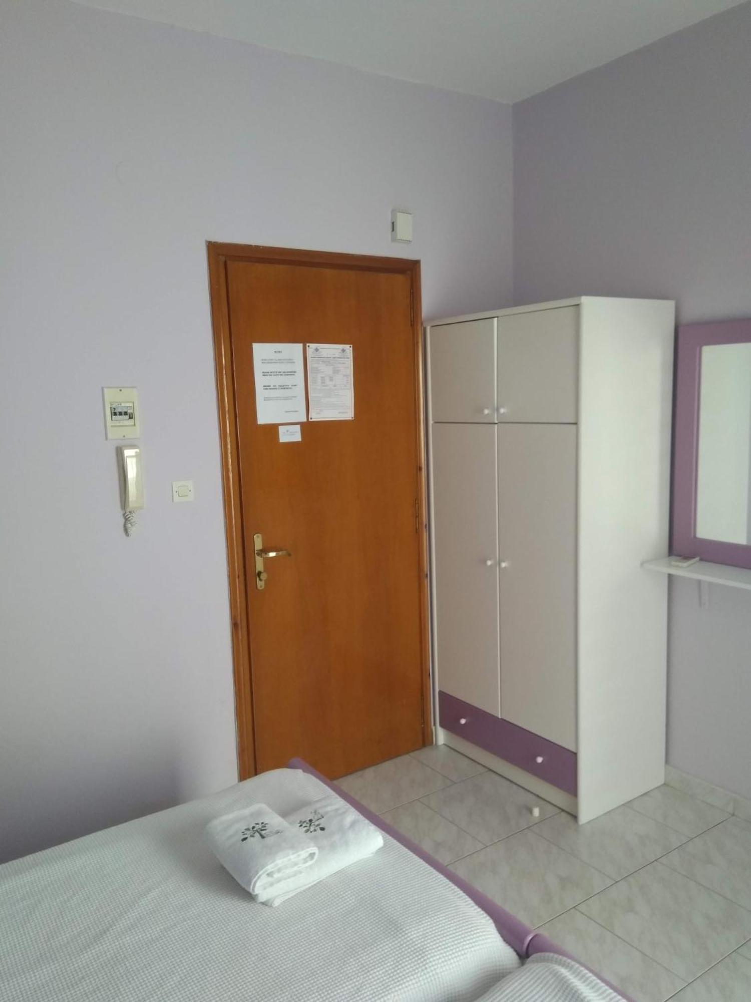Seaside Studios Paralia Dionysiou Room photo