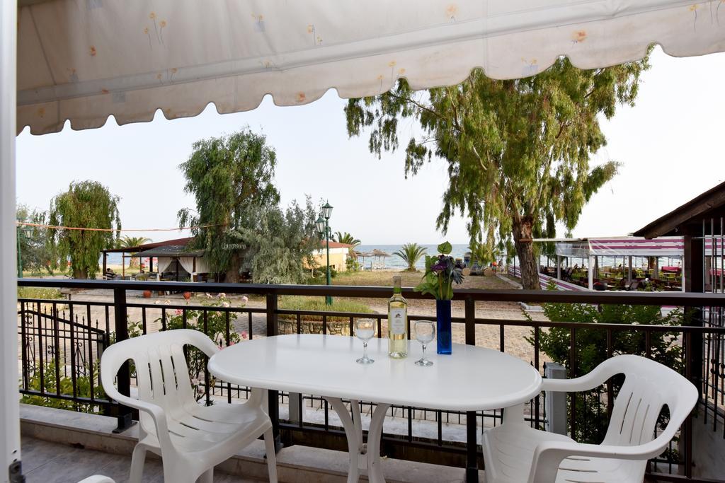 Seaside Studios Paralia Dionysiou Exterior photo