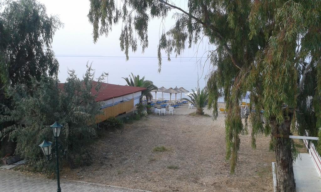 Seaside Studios Paralia Dionysiou Exterior photo