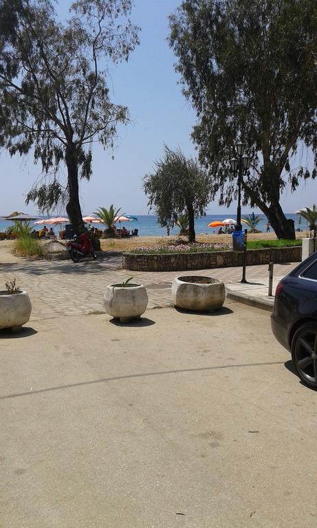 Seaside Studios Paralia Dionysiou Exterior photo